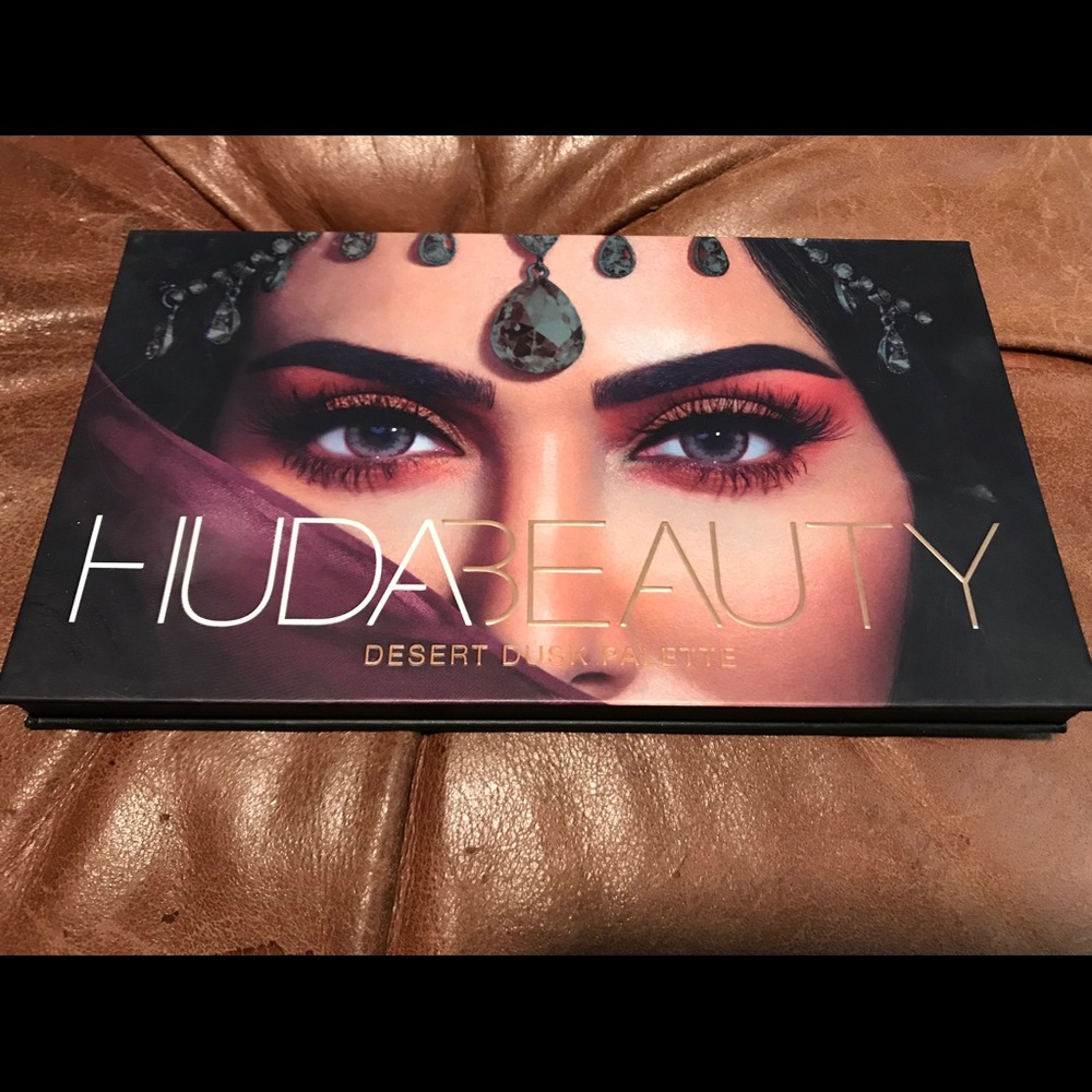 Huda Beauty Desert Dusk Eyeshadow Palette